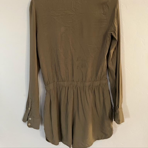 FOREVER21 Contemporary Long Sleeve Green Romper Buttons, Pockets. SZ Small. - Picture 2 of 3